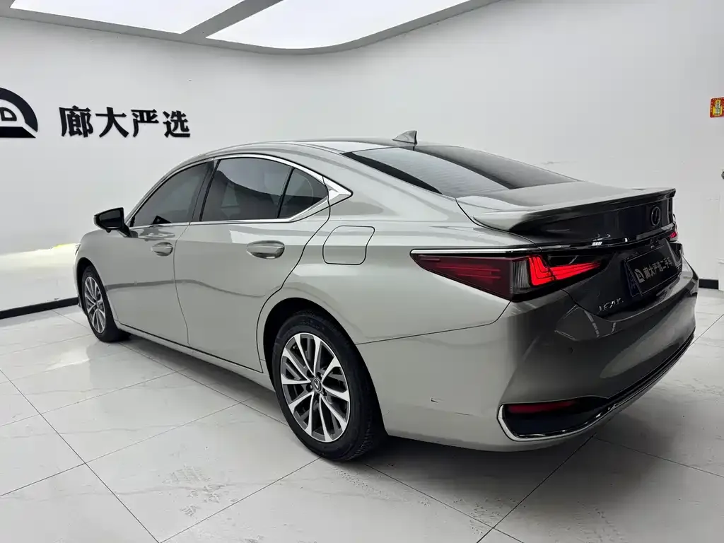 Lexus ES — фото 9