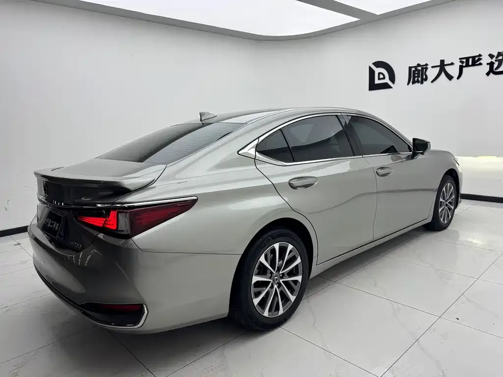 Lexus ES — фото 4