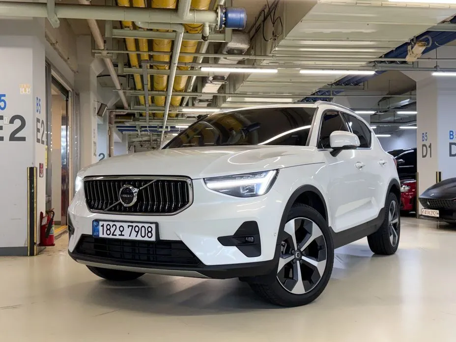 Volvo XC40 — фото 1