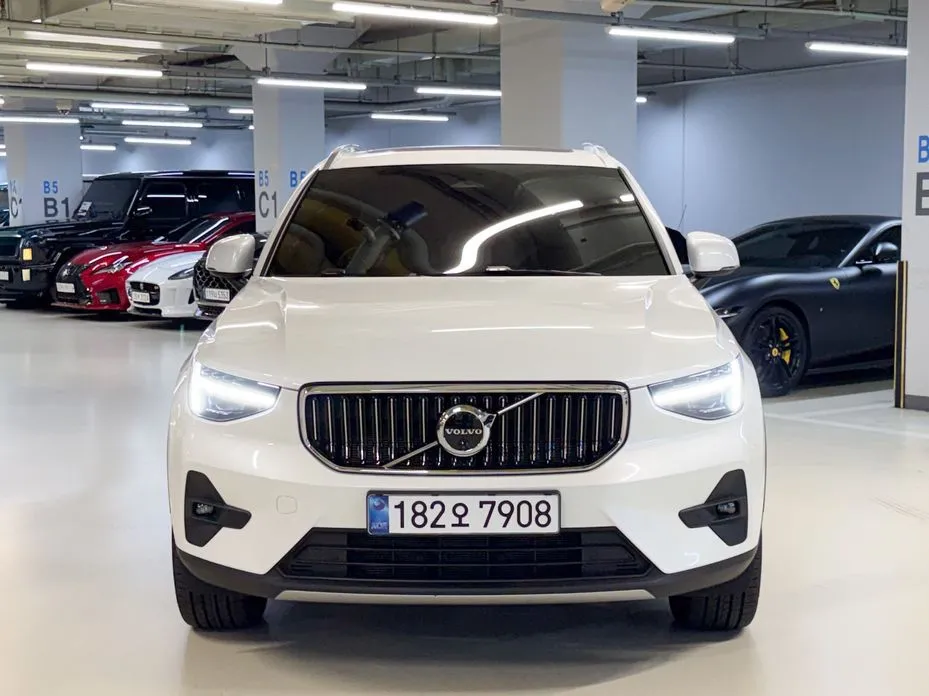 Volvo XC40 — фото 2