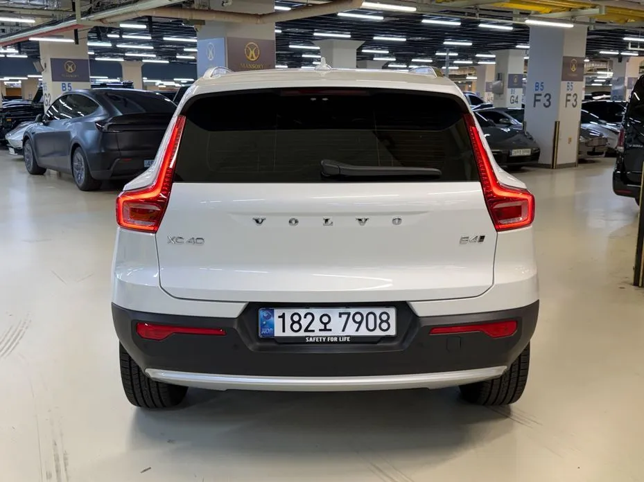 Volvo XC40 — фото 4