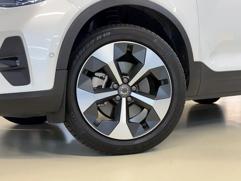 Volvo XC40 — фото 3