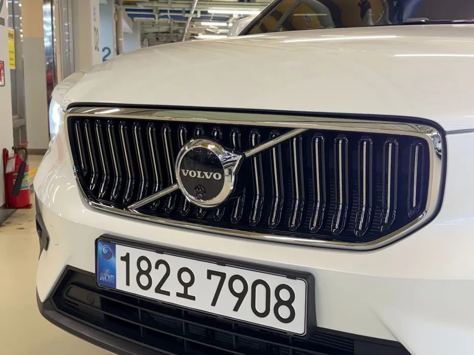 Volvo XC40 — фото 9