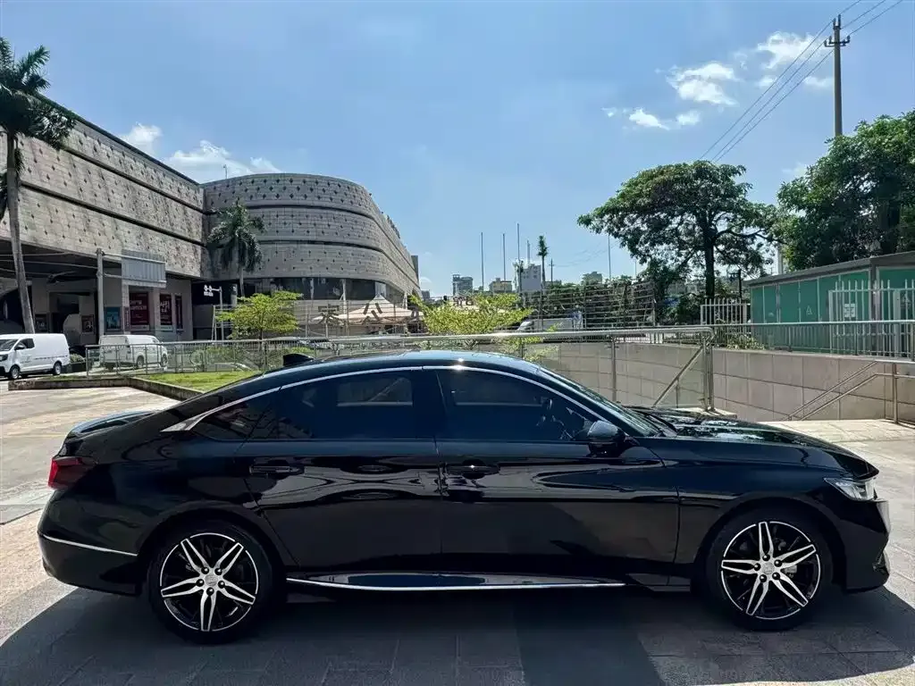 Honda Accord — фото 8