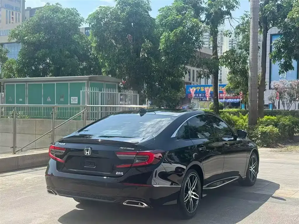 Honda Accord — фото 10