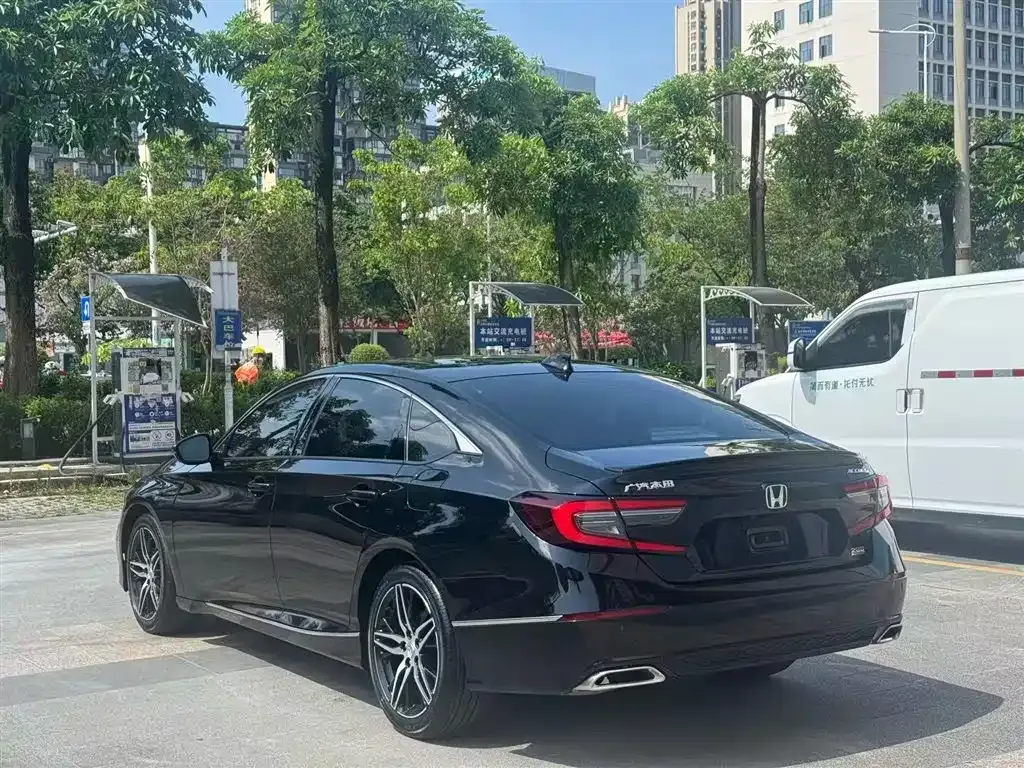 Honda Accord — фото 4
