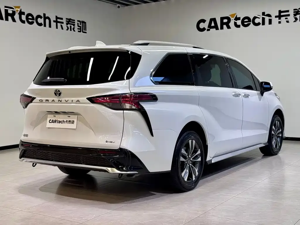 Toyota Granvia — фото 10