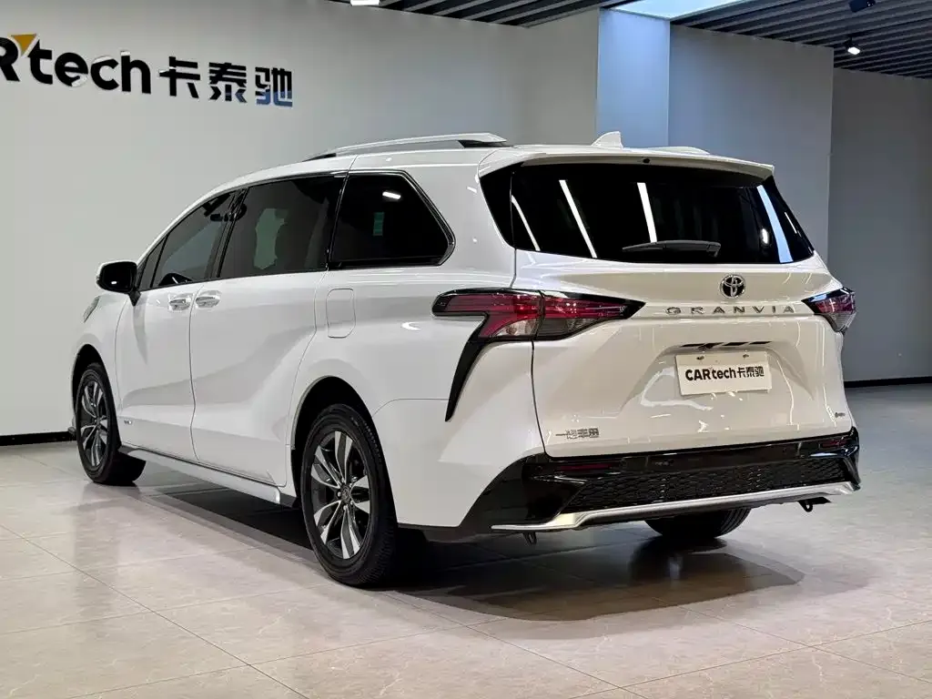 Toyota Granvia — фото 5