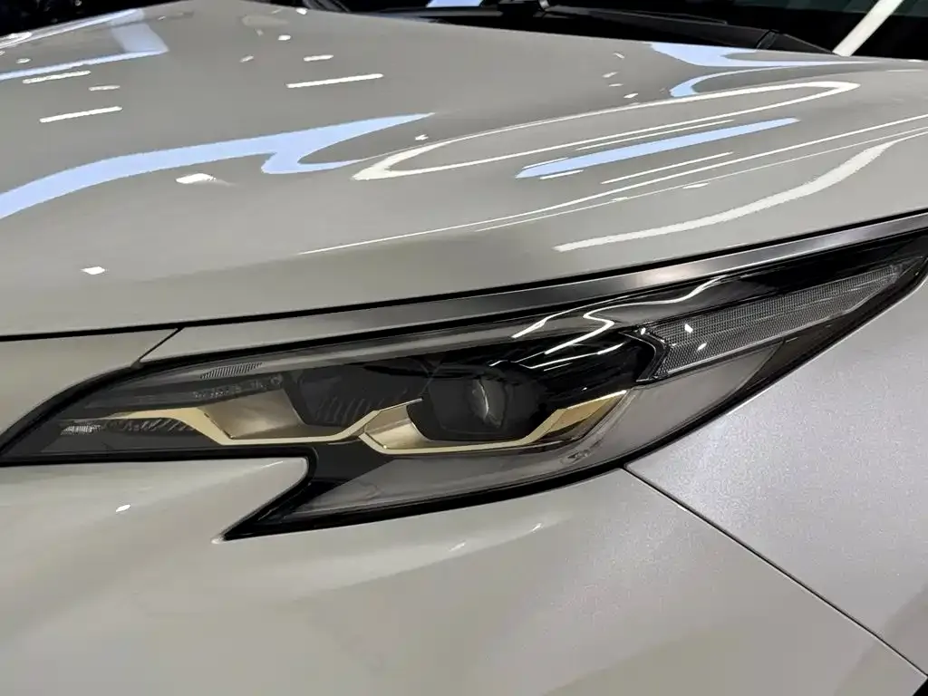 Toyota Granvia — фото 2