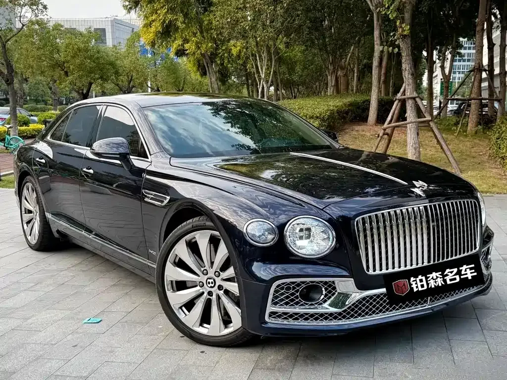Bentley Flying Spur — фото 1