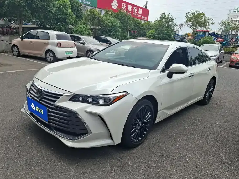 Toyota Avalon — фото 1