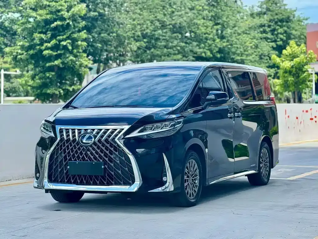 Lexus LM — фото 1