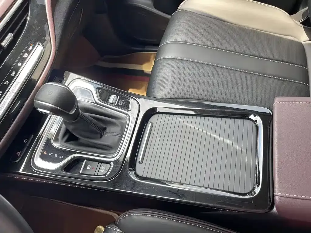 GAC Motor Trumpchi M6 — фото 10