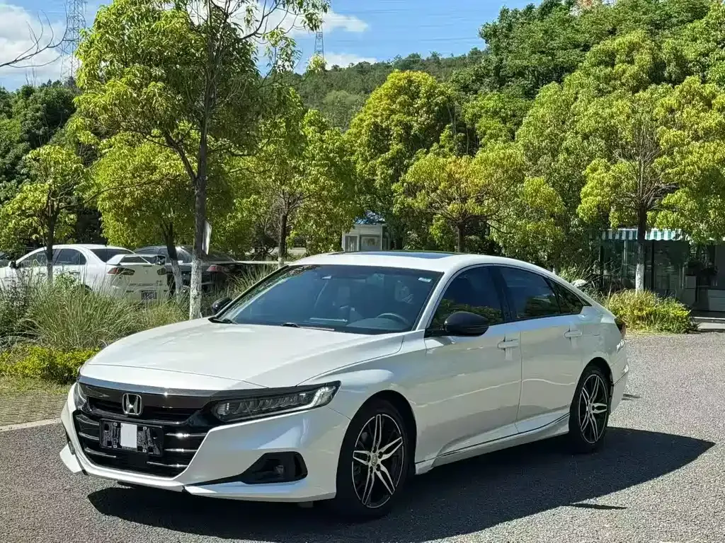 Honda Accord — фото 1