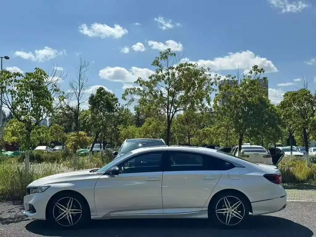 Honda Accord — фото 8