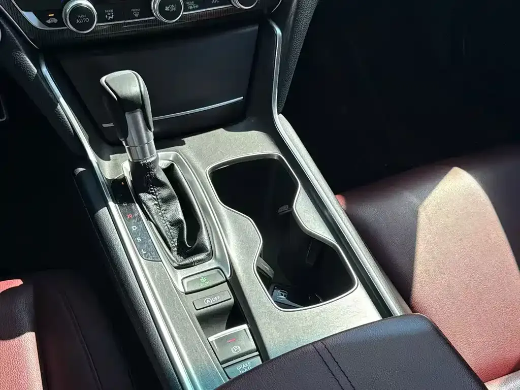 Honda Accord — фото 7