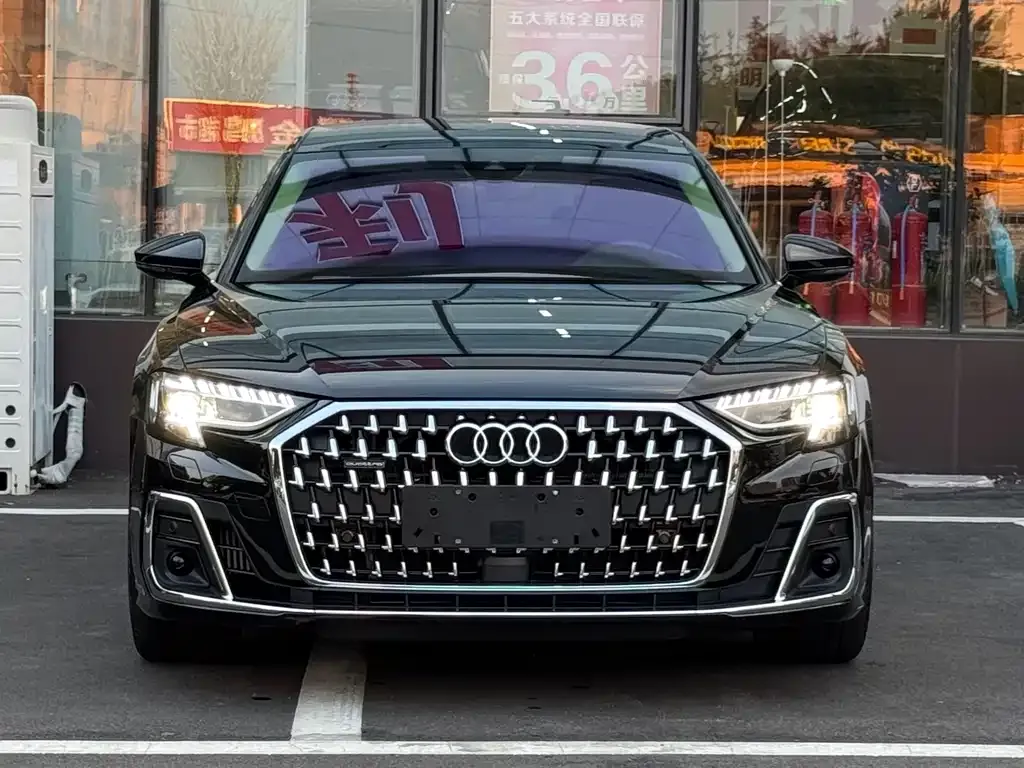 Audi A8 — фото 1