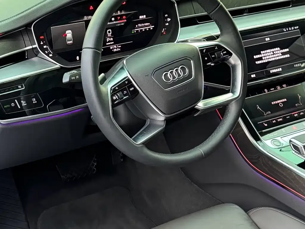 Audi A8 — фото 8