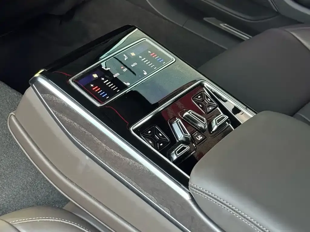 Audi A8 — фото 7