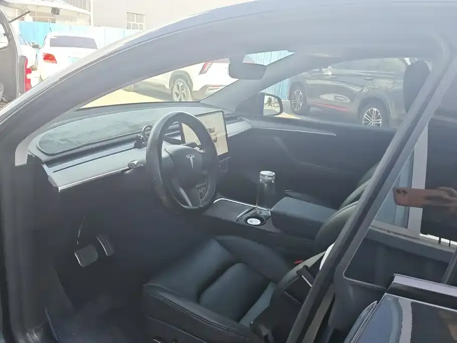 Tesla Model Y — фото 4