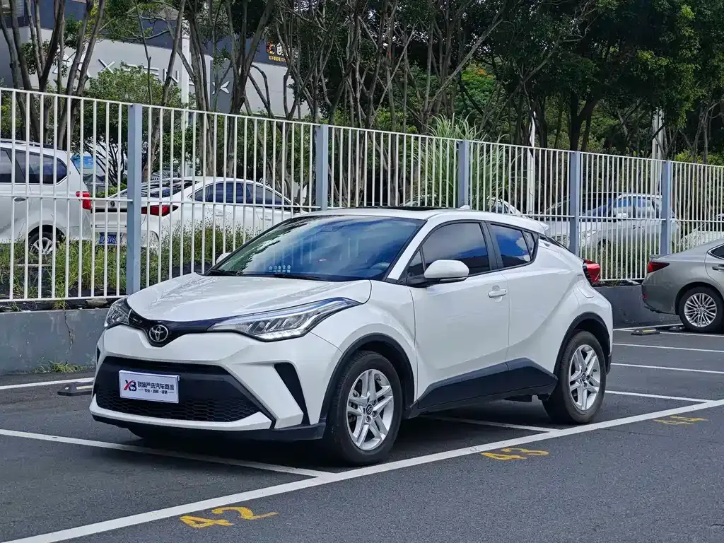 Toyota C-HR — фото 1