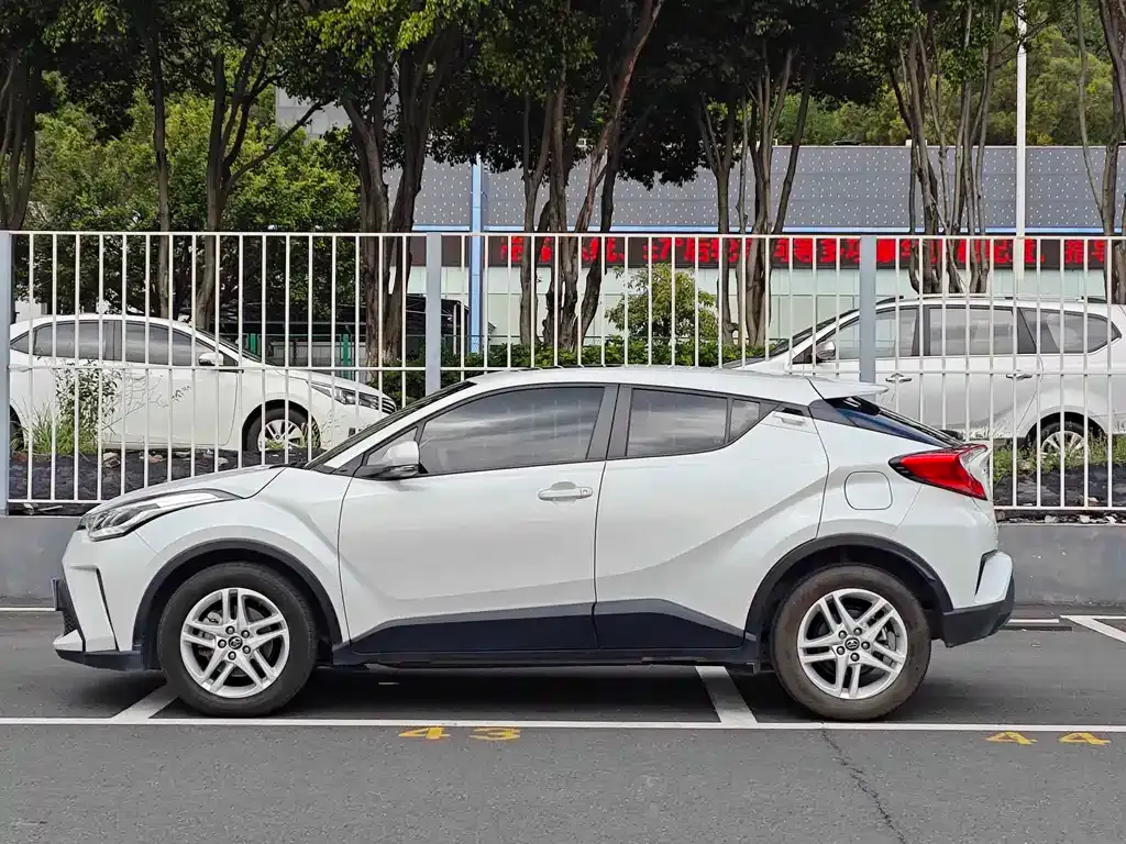 Toyota C-HR — фото 8