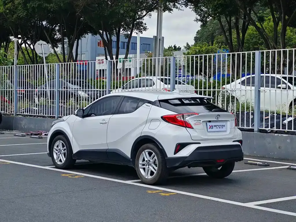 Toyota C-HR — фото 10