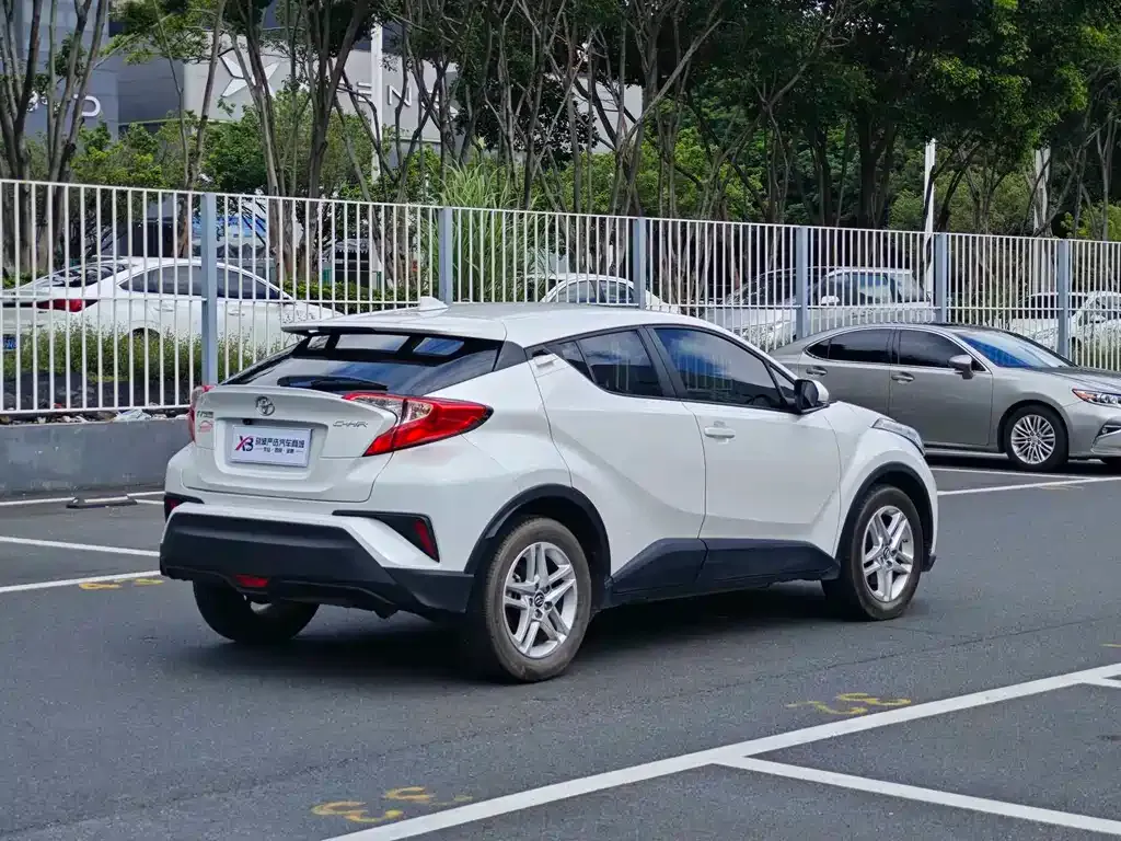 Toyota C-HR — фото 7