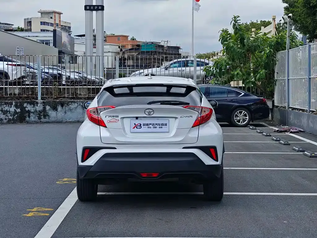 Toyota C-HR — фото 3