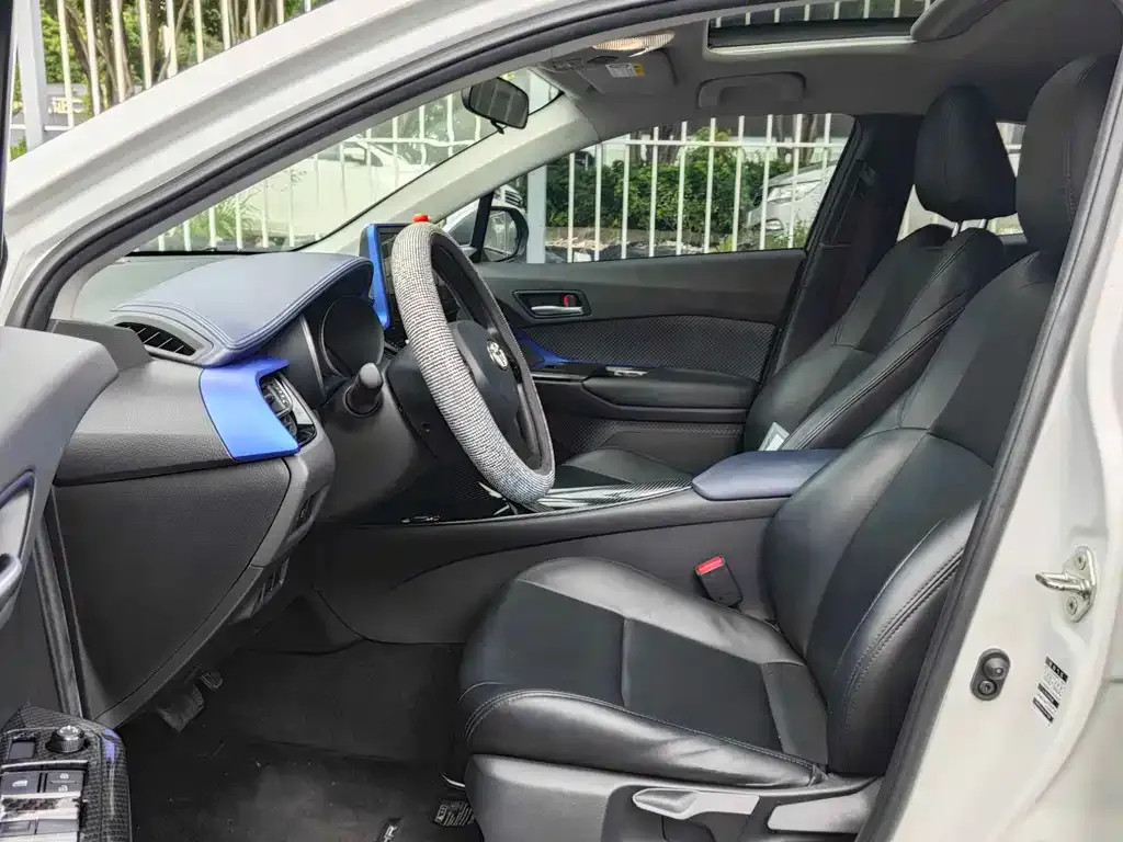 Toyota C-HR — фото 9