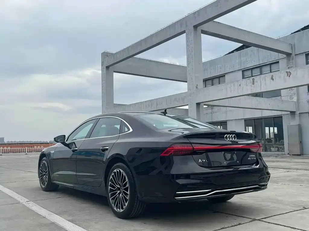 Audi A7L — фото 6
