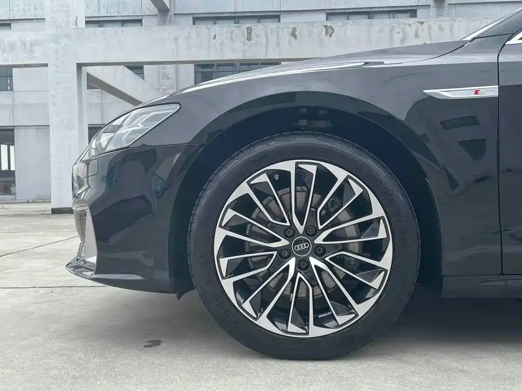 Audi A7L — фото 8