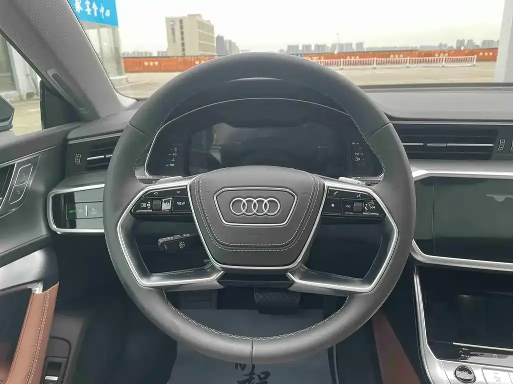 Audi A7L — фото 2