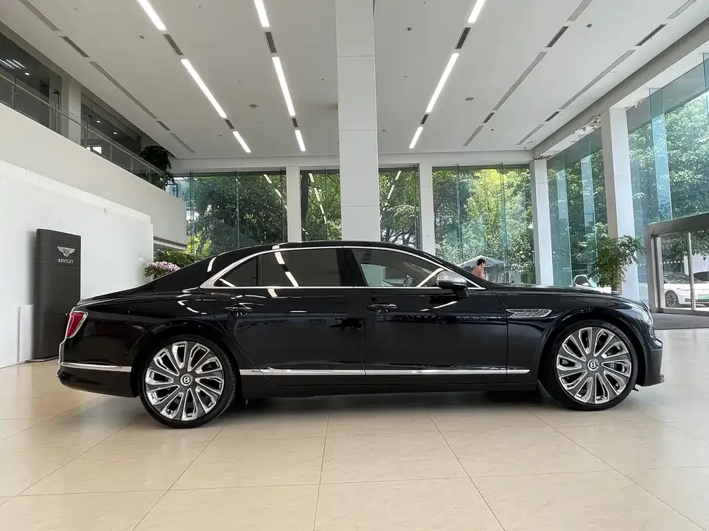 Bentley Flying Spur — фото 9