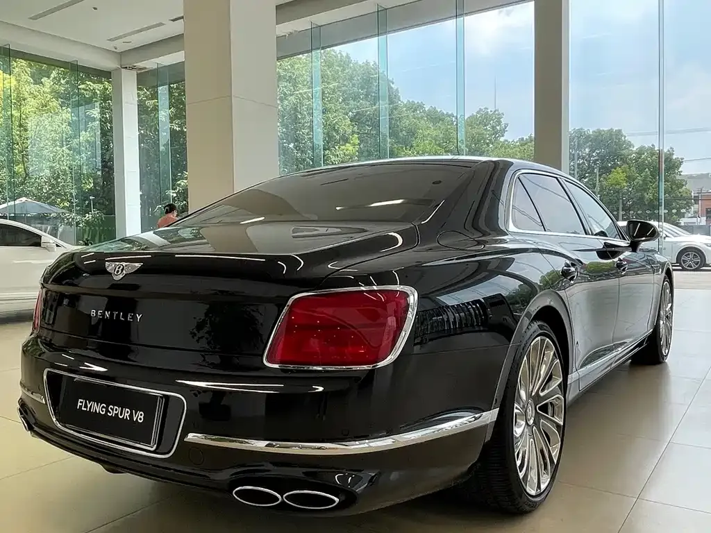 Bentley Flying Spur — фото 4