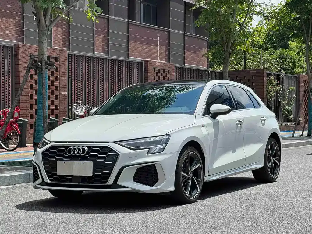 Audi A3 — фото 1