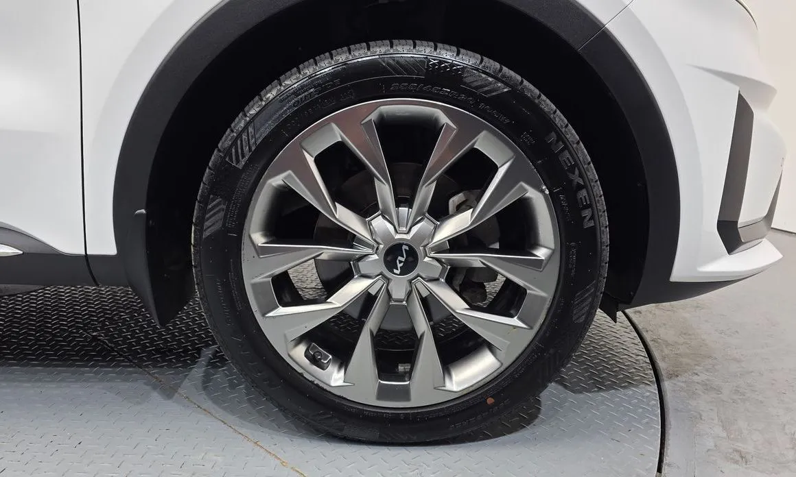 Kia Sorento — фото 8