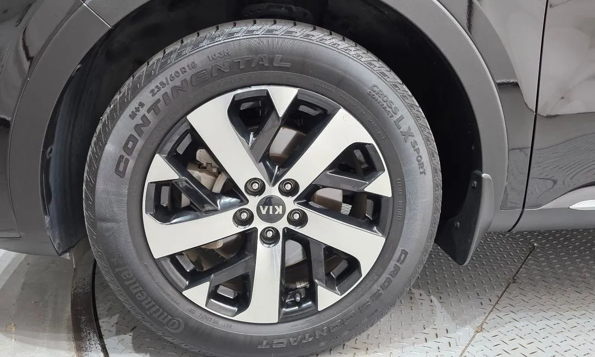 Kia Sorento — фото 8