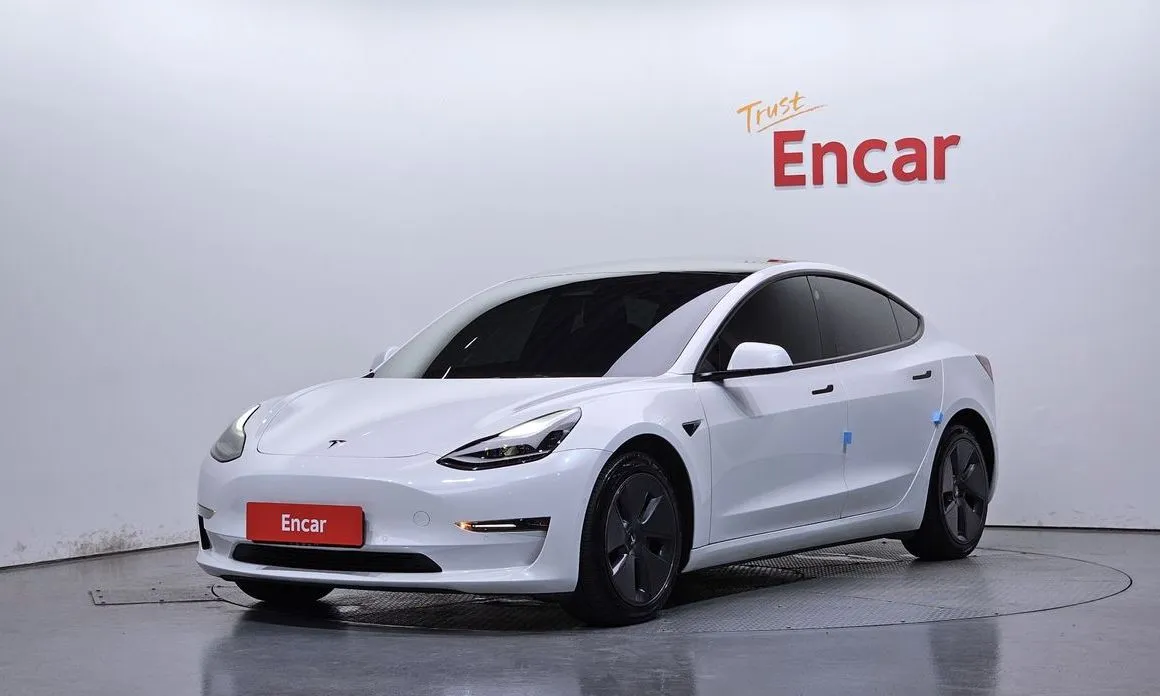 Tesla Model 3 — фото 1