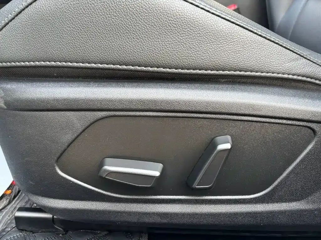 Hyundai Elantra — фото 10