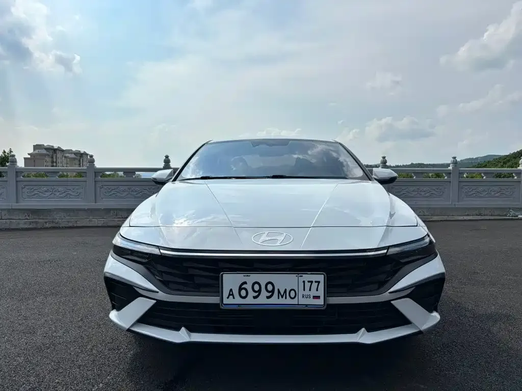 Hyundai Elantra — фото 2