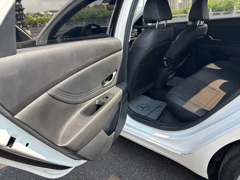 Hyundai Elantra — фото 4
