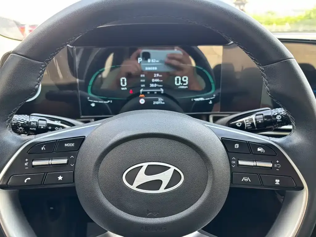 Hyundai Elantra — фото 9