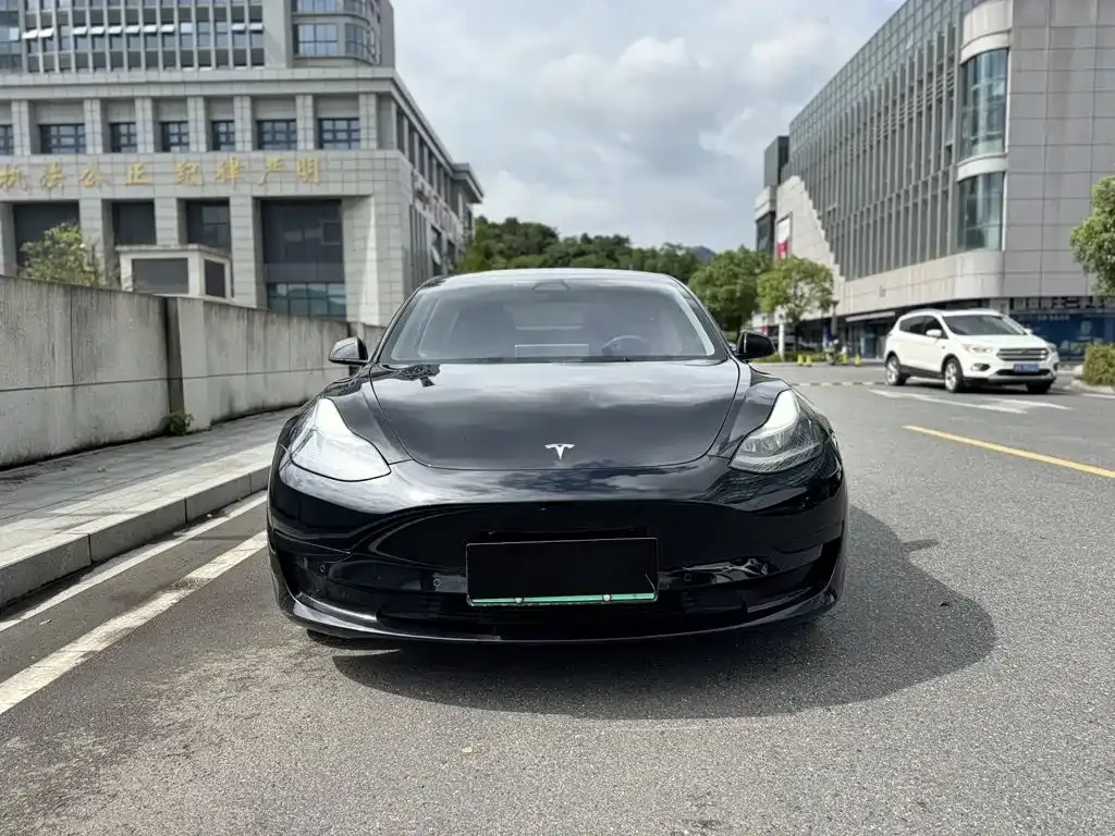 Tesla Model 3 — фото 8