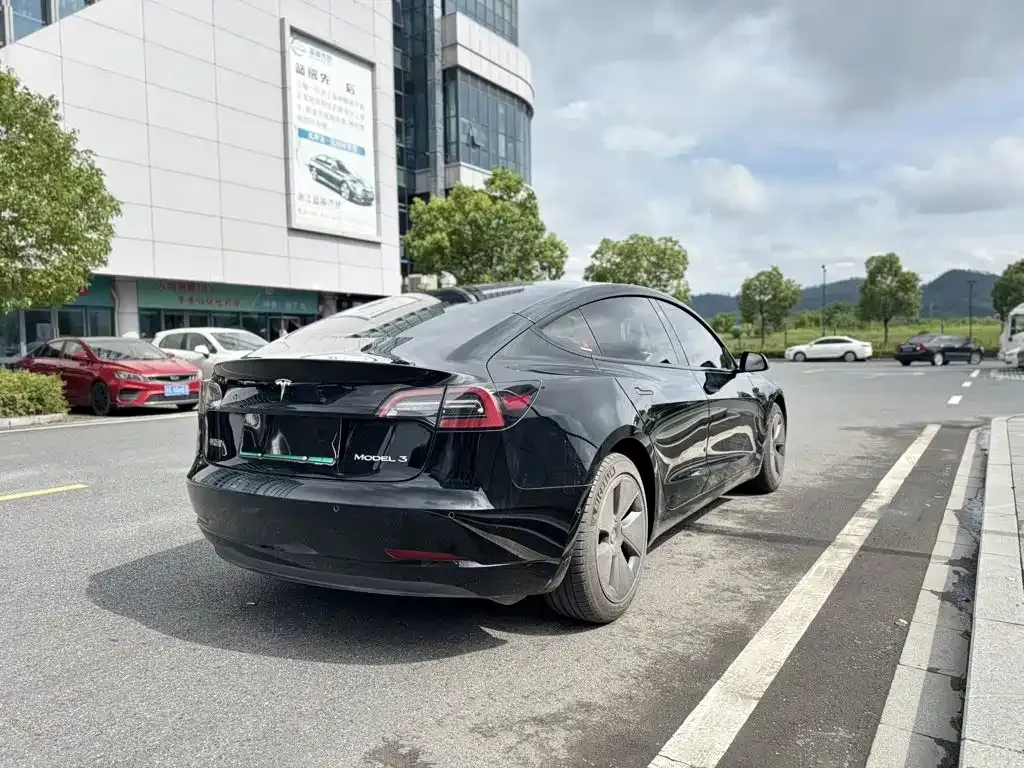 Tesla Model 3 — фото 5