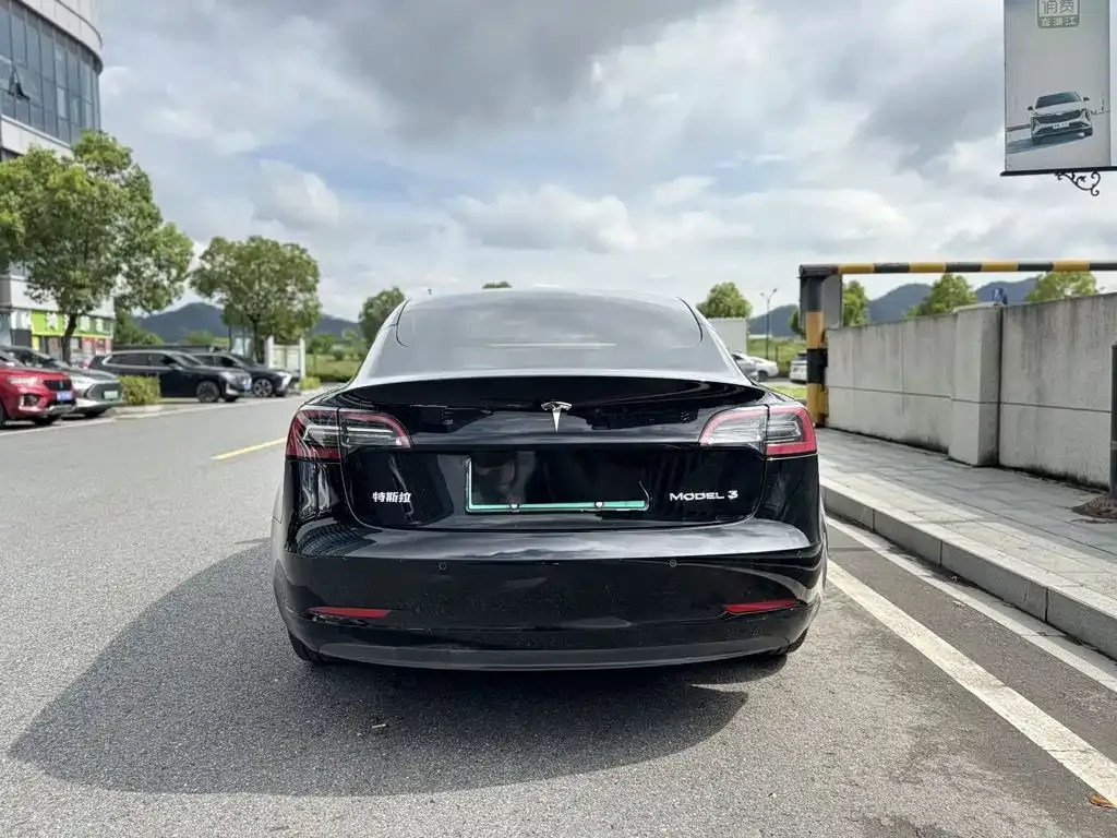 Tesla Model 3 — фото 3