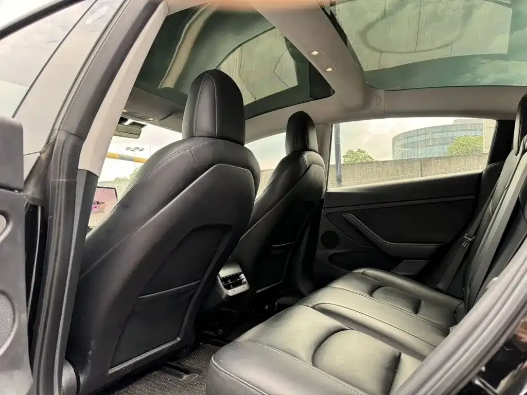 Tesla Model 3 — фото 2