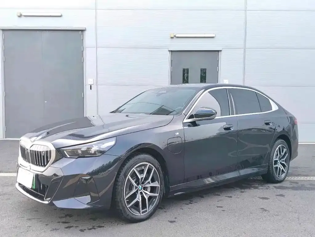 BMW i5 — фото 1