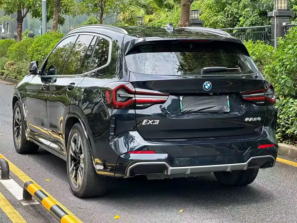 BMW iX3 — фото 5