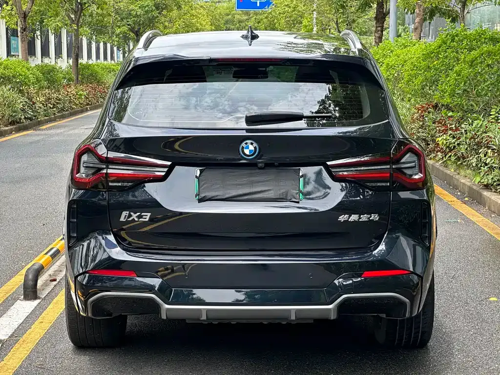 BMW iX3 — фото 9